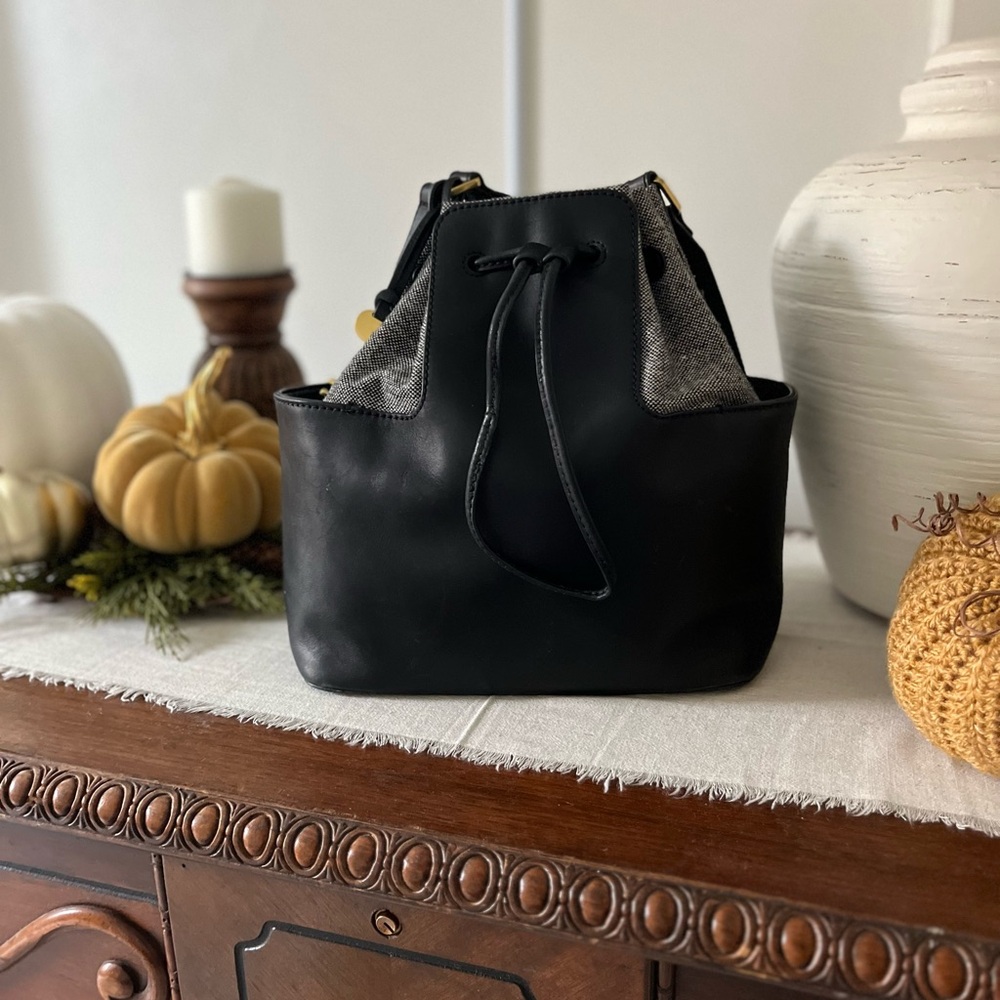 Fossil Cooper Shoulder Bag Gray and Black Leather Bucket Bag Purse